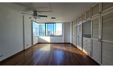 Venta: apartamento reposeído en Marbella Tower, se escuchan ofertas!