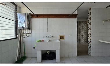 Venta: apartamento reposeído en Marbella Tower, se escuchan ofertas!