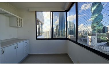 Venta: apartamento reposeído en Marbella Tower, se escuchan ofertas!