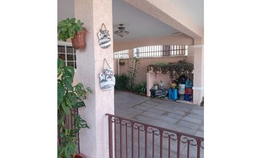 SEA CONFIABLE VENDE CASA EN FUENTE DEL FRESNO ALTOS DE PANAMA