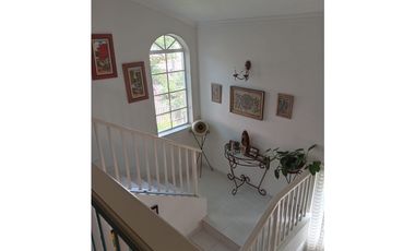 SEA CONFIABLE VENDE CASA EN FUENTE DEL FRESNO ALTOS DE PANAMA