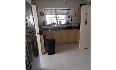 SEA CONFIABLE VENDE CASA EN FUENTE DEL FRESNO ALTOS DE PANAMA