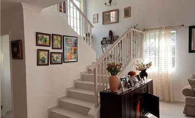 SEA CONFIABLE VENDE CASA EN FUENTE DEL FRESNO ALTOS DE PANAMA