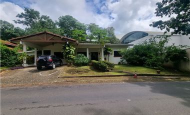 Venta casa en Residencial Llanos de Curundú (PD)