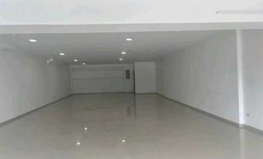 LOCAL COMERCIAL EN LA CRESTA  PLAZA SIGNATURE PLANTA BAJA 1B 170M2