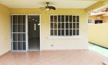 Alquiler de Casa 2 plantas ubicada en Clayton. (MR)