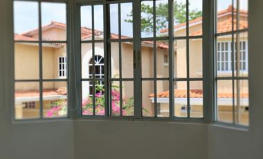 Alquiler de Casa 2 plantas ubicada en Clayton. (MR)
