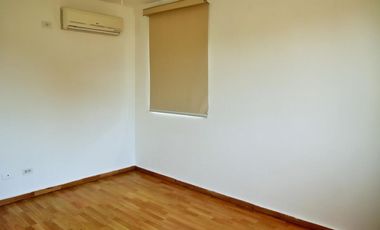 Alquiler de Casa 2 plantas ubicada en Clayton. (MR)