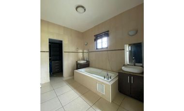 Venta y alquiler: Casa en Hacienda Pacífica, San Carlos