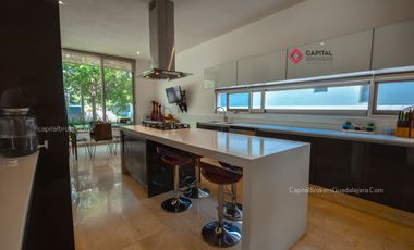 Casa de Lujo en Venta en Bosque de Los Lagos Zona Andares