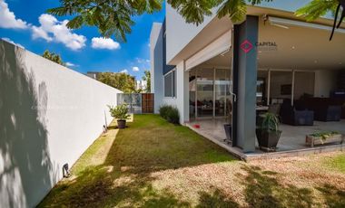 Casa de Lujo en Venta en Bosque de Los Lagos Zona Andares