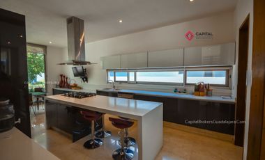 Casa de Lujo en Venta en Bosque de Los Lagos Zona Andares