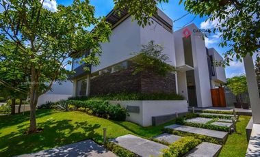 Casa de Lujo en Venta en Bosque de Los Lagos Zona Andares