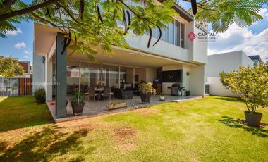 Casa de Lujo en Venta en Bosque de Los Lagos Zona Andares