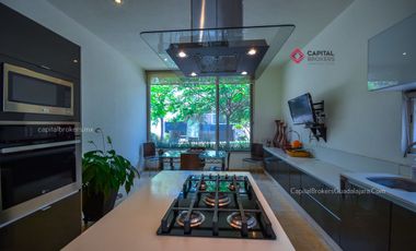 Casa de Lujo en Venta en Bosque de Los Lagos Zona Andares