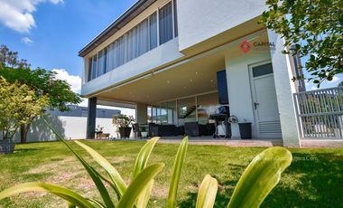 Casa de Lujo en Venta en Bosque de Los Lagos Zona Andares