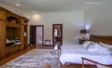 Casa de Lujo con Alberca en el Palomar en Venta Zona sur