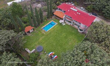 Casa de Lujo con Alberca en el Palomar en Venta Zona sur