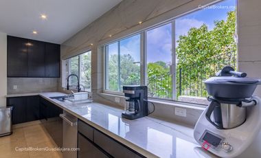 Casa de Lujo con Alberca en el Palomar en Venta Zona sur