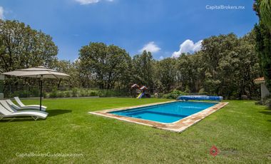 Casa de Lujo con Alberca en el Palomar en Venta Zona sur
