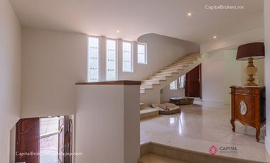 Casa de Lujo con Alberca en el Palomar en Venta Zona sur