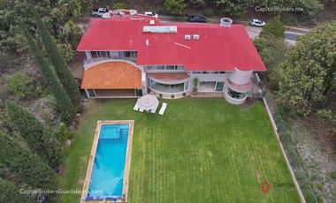 Casa de Lujo con Alberca en el Palomar en Venta Zona sur