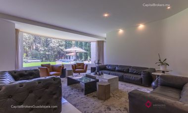 Casa de Lujo con Alberca en el Palomar en Venta Zona sur