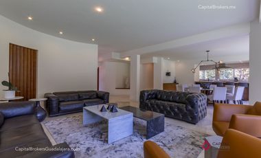 Casa de Lujo con Alberca en el Palomar en Venta Zona sur