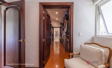 Casa de Lujo con Alberca en el Palomar en Venta Zona sur