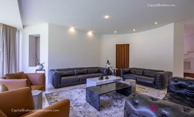 Casa de Lujo con Alberca en el Palomar en Venta Zona sur