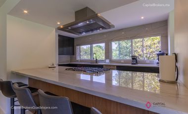 Casa de Lujo con Alberca en el Palomar en Venta Zona sur