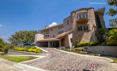 Casa de Lujo con Alberca en el Palomar en Venta Zona sur