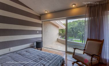 Casa de Lujo con Alberca en el Palomar en Venta Zona sur