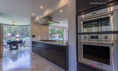 Casa de Lujo con Alberca en el Palomar en Venta Zona sur