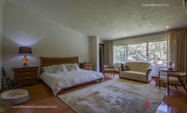 Casa de Lujo con Alberca en el Palomar en Venta Zona sur