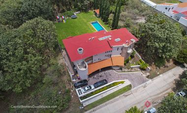 Casa de Lujo con Alberca en el Palomar en Venta Zona sur