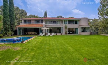 Casa de Lujo con Alberca en el Palomar en Venta Zona sur