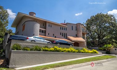 Casa de Lujo con Alberca en el Palomar en Venta Zona sur