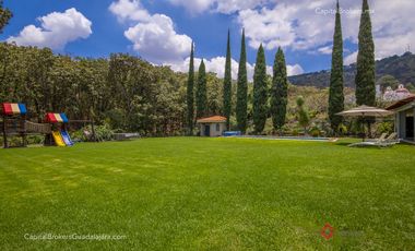 Casa de Lujo con Alberca en el Palomar en Venta Zona sur