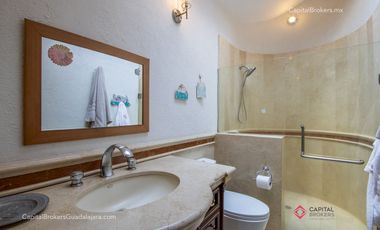 Casa de Lujo con Alberca en el Palomar en Venta Zona sur