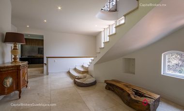 Casa de Lujo con Alberca en el Palomar en Venta Zona sur