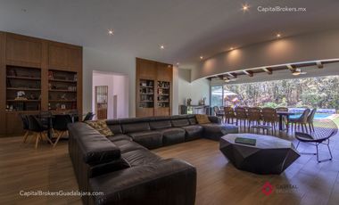 Casa de Lujo con Alberca en el Palomar en Venta Zona sur