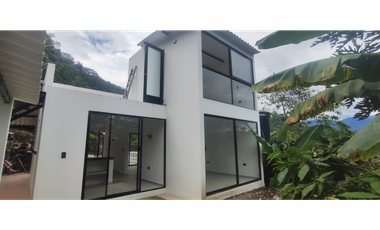 Venta de casalote de 570 M2 en 295 mill en La Mesa Cund