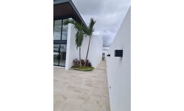 En venta casa de lujo con vista al mar en Marina Blue Manta Ecuador.