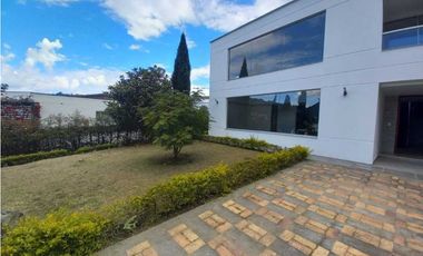 Casa campestre en El Retiro 5 alcobas con vista y urbanización