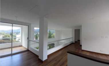 Casa campestre en El Retiro 5 alcobas con vista y urbanización
