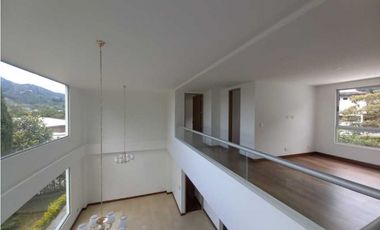 Casa campestre en El Retiro 5 alcobas con vista y urbanización