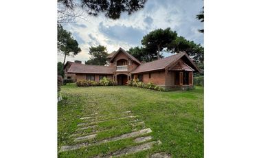 GRAN CHALET A POCAS CUADRAS DE LA PLAYA