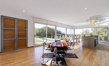 Casa en venta/alquiler en Estancia Q2,  de categoría, 6 dorm