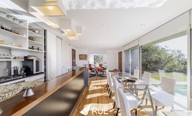 Casa en venta/alquiler en Estancia Q2,  de categoría, 6 dorm